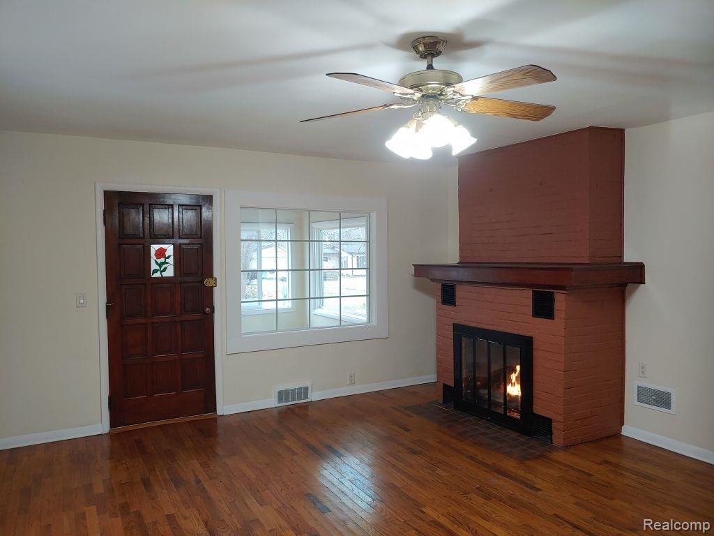 4026 South Towerline Road Bridgeport, MI 48722 - Photo 3 of 20