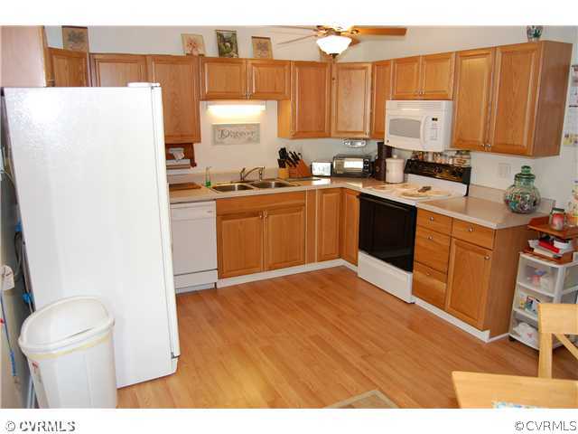 4507 Twelveoaks Road Midlothian, VA 23112 - Photo 7 of 12 Kitchen