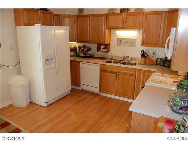 4507 Twelveoaks Road Midlothian, VA 23112 - Photo 8 of 12 Kitchen
