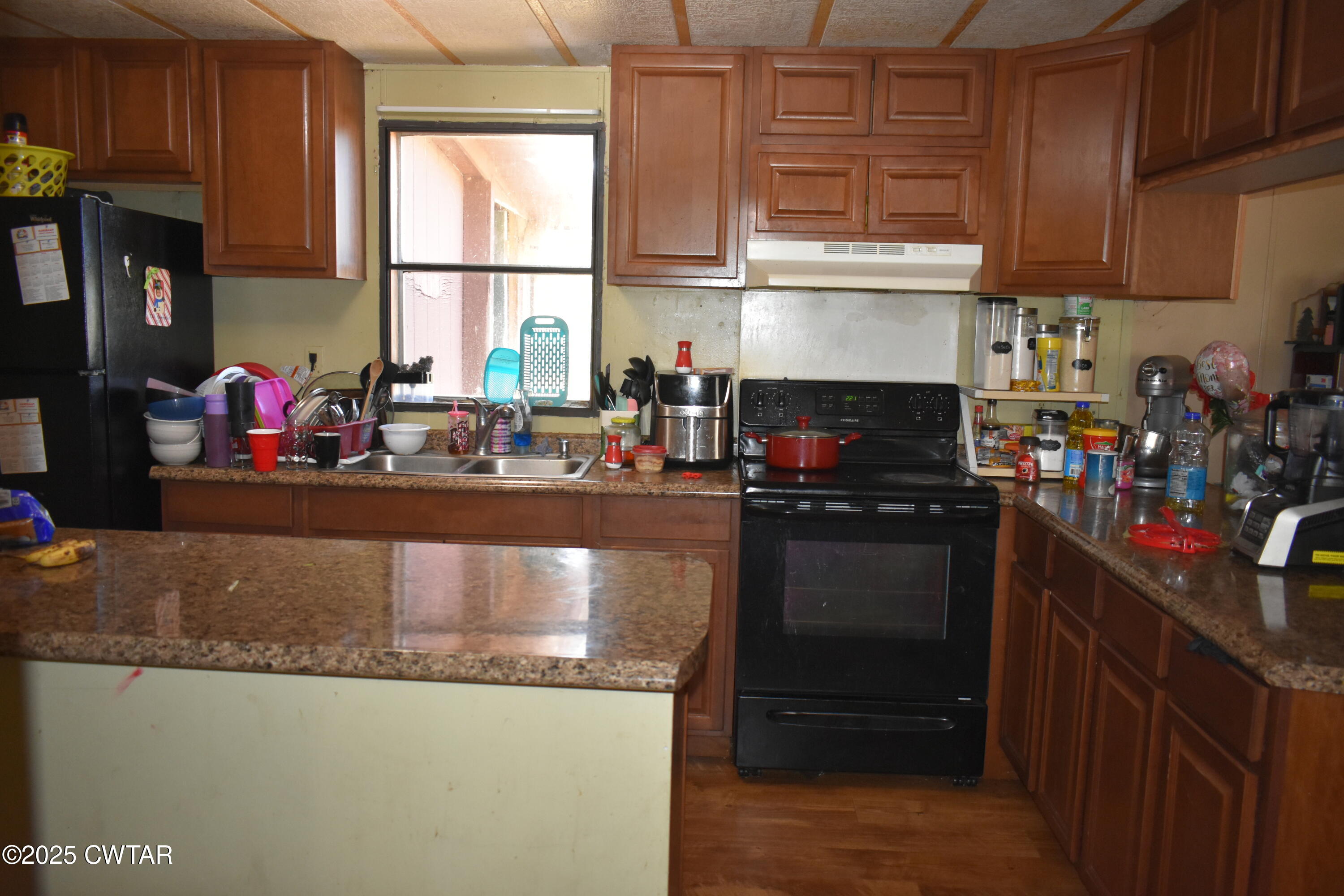 825 Verles King Road Medon, TN 38356 - Photo 55 of 91 a kitchen with stainless steel appliances granite countertop a stove and a refrigerator