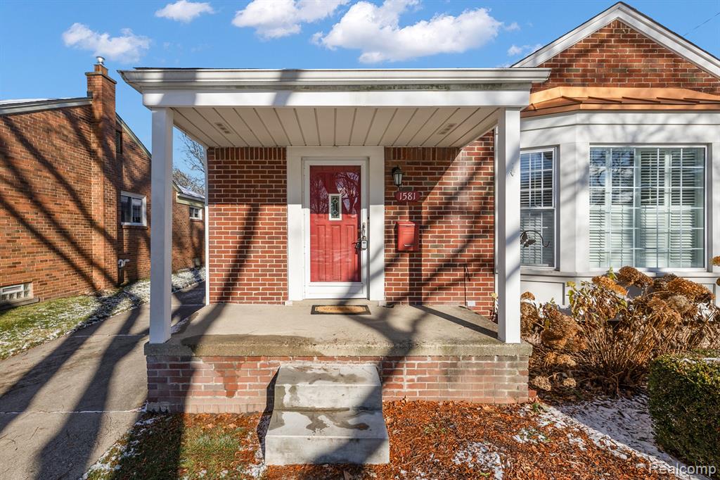 1581 Cheltenham Road Birmingham, MI 48009 - Photo 2 of 29