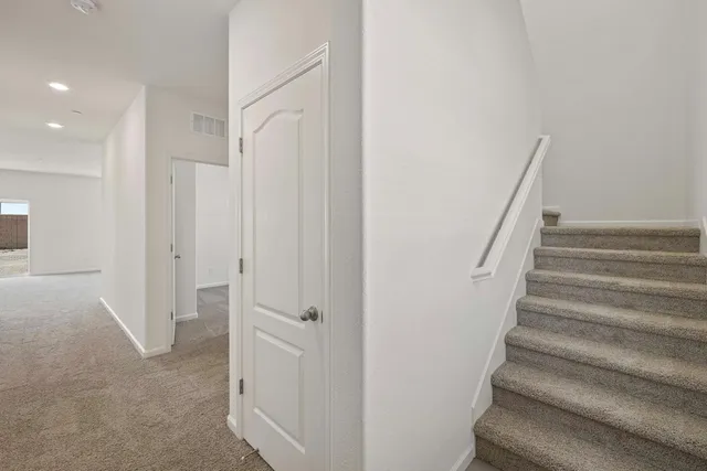 a view of entryway with white walls