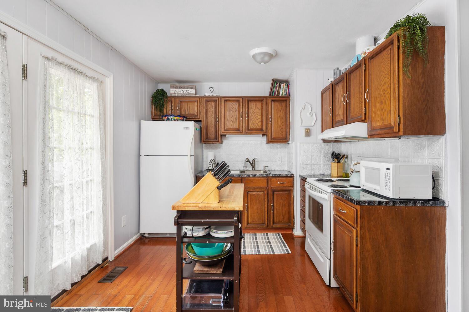104 Edgemont Lane Locust Grove, VA 22508 - Photo 12 of 48 Kitchen view from eating area
