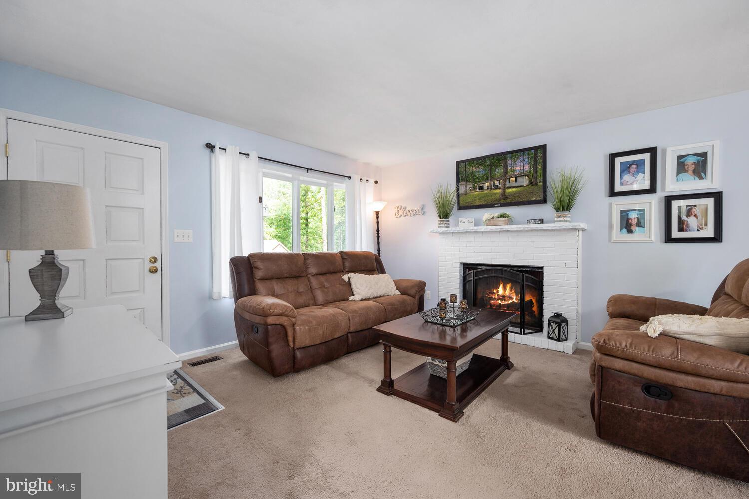 104 Edgemont Lane Locust Grove, VA 22508 - Photo 8 of 48 Living Room