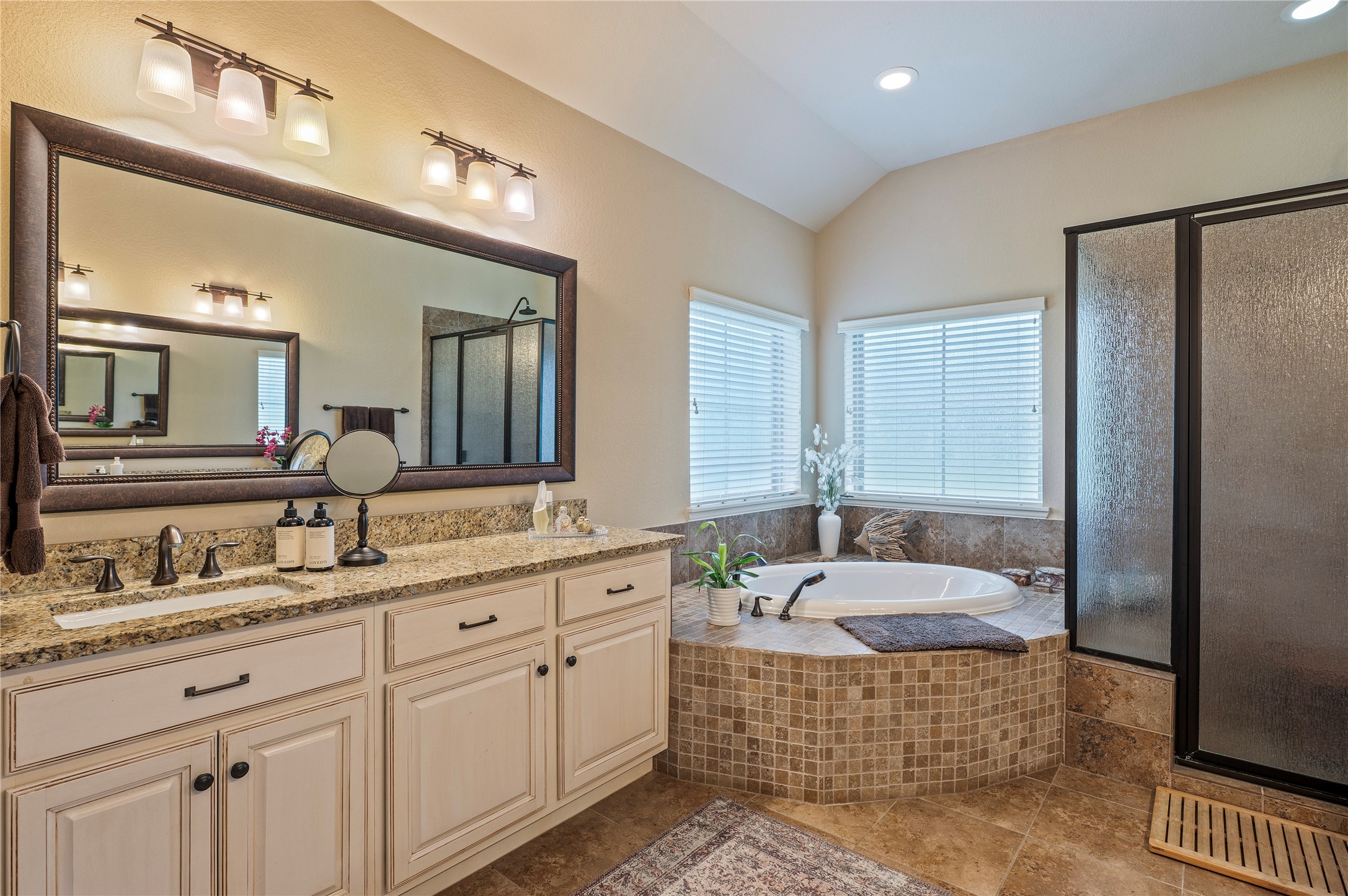 17126 Hamill Drive Rosharon, TX 77583 - Photo 21 of 50 On of the vanity areas and jetted tub in the primary bath.