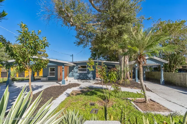 a house view with a outdoor space