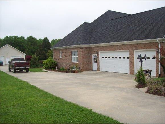 1669 Wheeler Bridge Road Burlington, NC 27215 - Photo 3 of 24 Gallery Image 3
