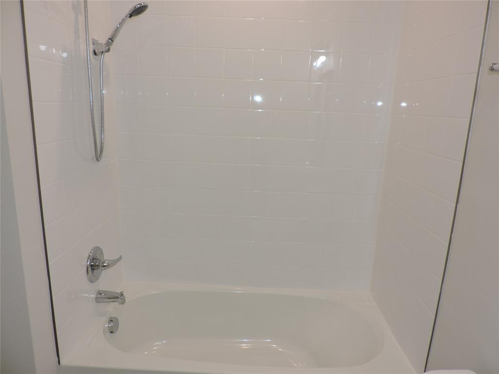 836 Persimmon Place Fort Pierce, FL 34981 - Photo 44 of 78 a close view of a bathtub in bathroom