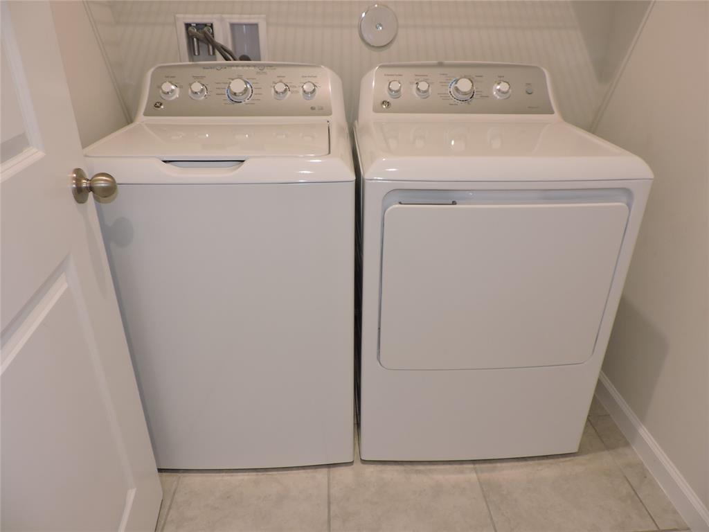 836 Persimmon Place Fort Pierce, FL 34981 - Photo 53 of 78 a utility room with dryer and washer