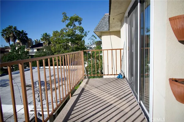 $2,650 | 3516 East Ransom Street, Unit 304, Long Beach, CA 90804