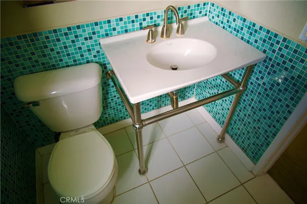 $2,650 | 3516 East Ransom Street, Unit 304, Long Beach, CA 90804