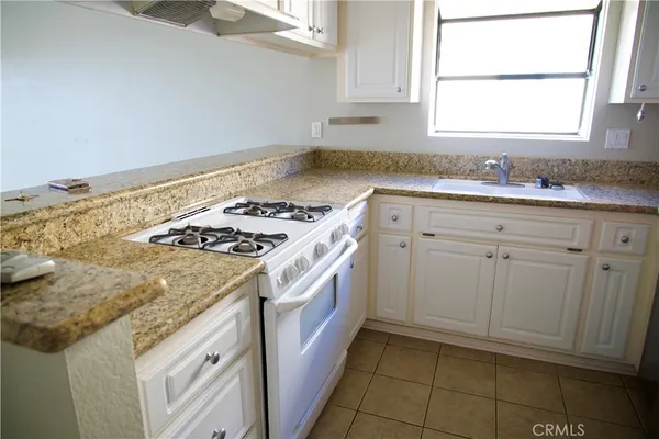 $2,650 | 3516 East Ransom Street, Unit 304, Long Beach, CA 90804