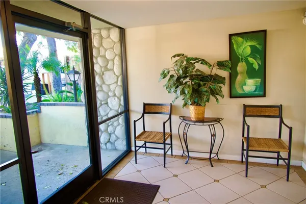 $2,650 | 3516 East Ransom Street, Unit 304, Long Beach, CA 90804