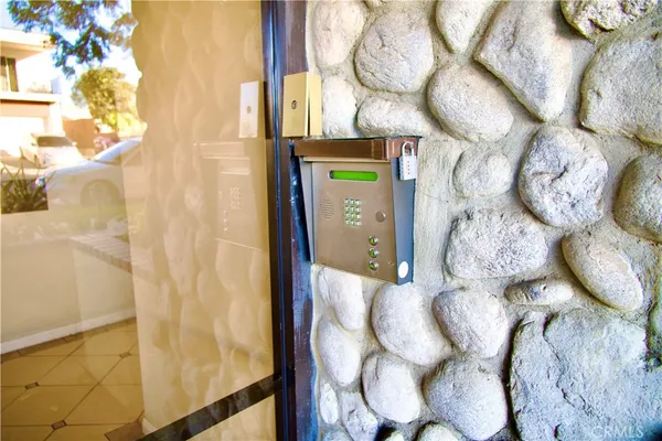 $2,650 | 3516 East Ransom Street, Unit 304, Long Beach, CA 90804