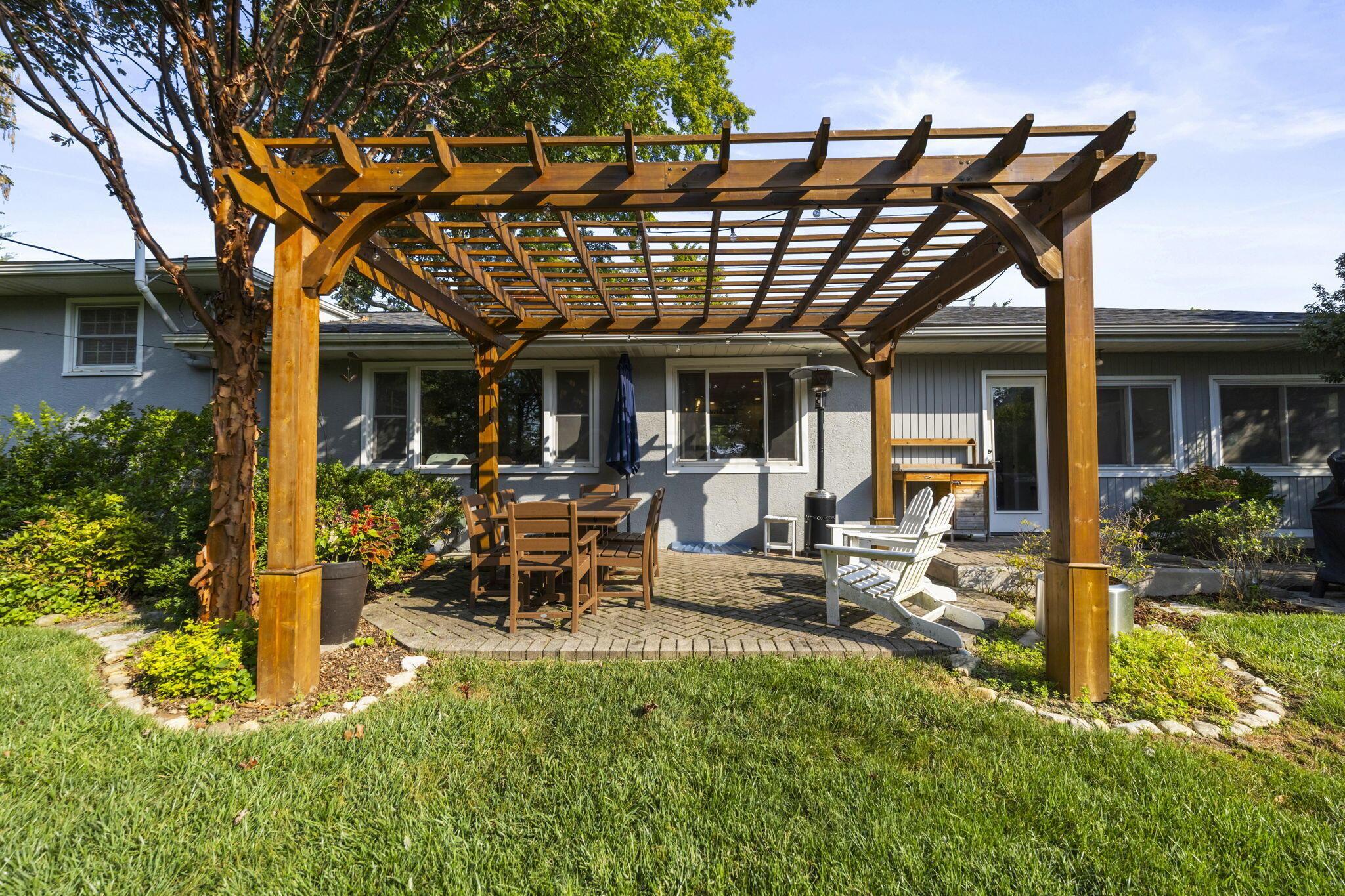 1561 Kirkley Road Columbus, OH 43221 - Photo 53 of 92 Pergola