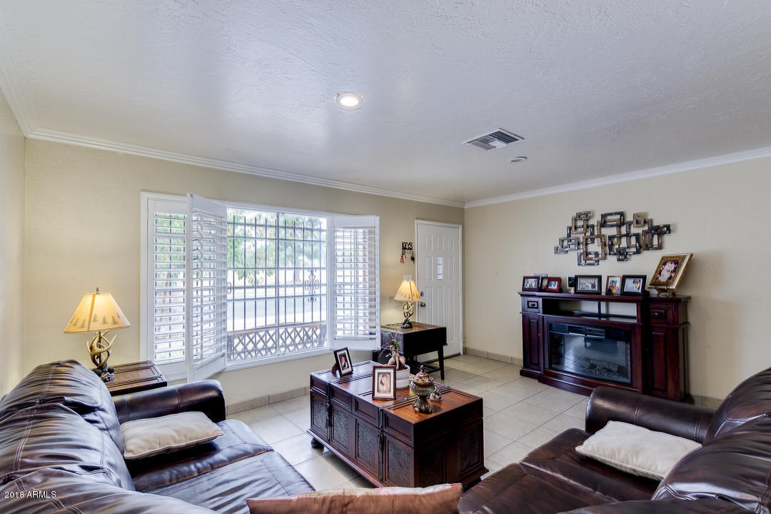 4037 West Ocotillo Road Phoenix, AZ 85019 - Photo 4 of 22 Living Room