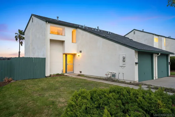 a view of a backyard of the house