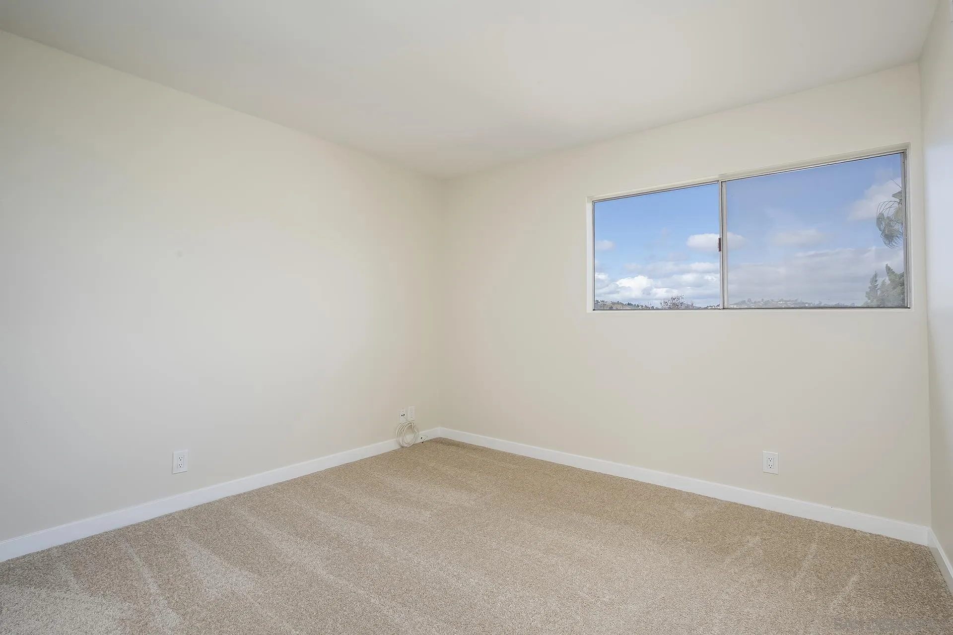 2014 Terraspiro Avenue Spring Valley, CA 91977 - Photo 14 of 28 a view of a small room