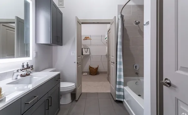 $2,067 | 160 Birdsall Street, Unit 1230, Houston, TX 77007