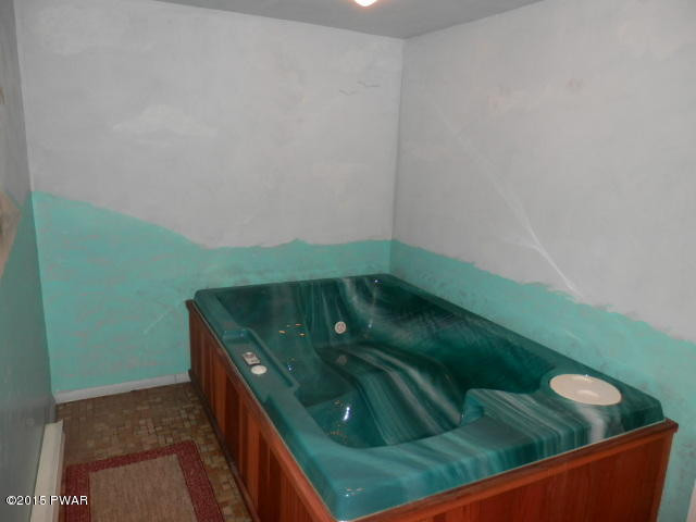 2008 Roamingwood Road Lake Ariel, PA 18436 - Photo 26 of 42 Gallery Image 26