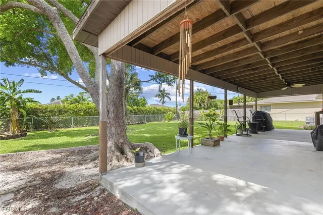 a view of a back yard with a big yard