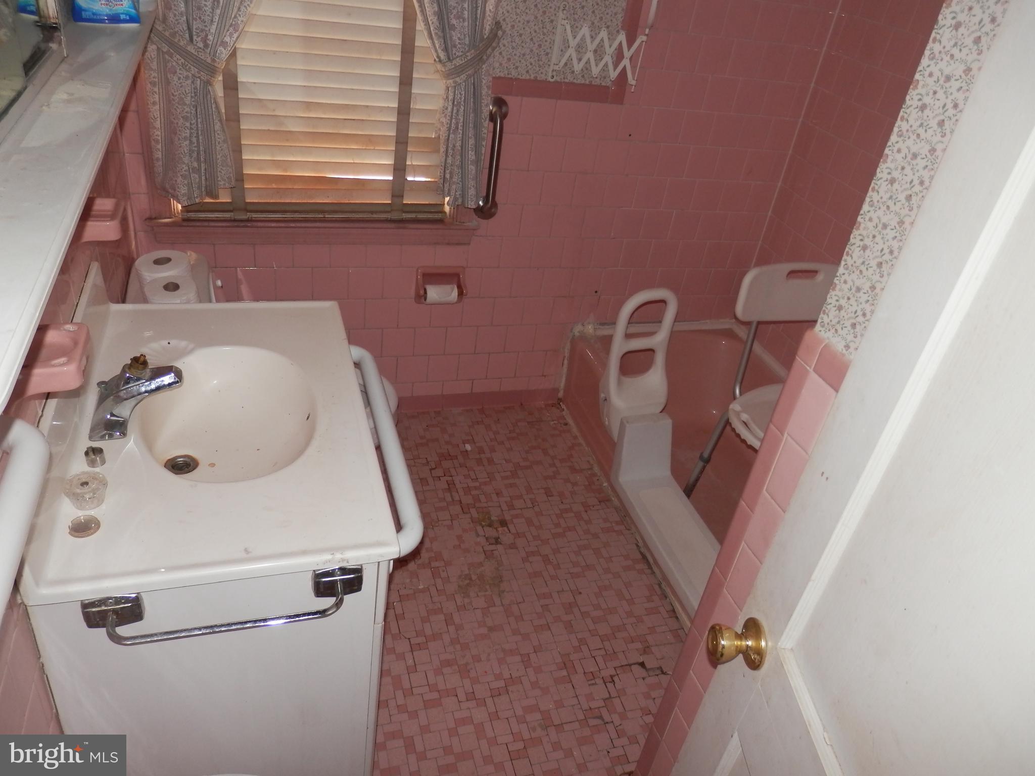 8130 Pleasant Plains Road Baltimore, MD 21286 - Photo 22 of 25 Bath