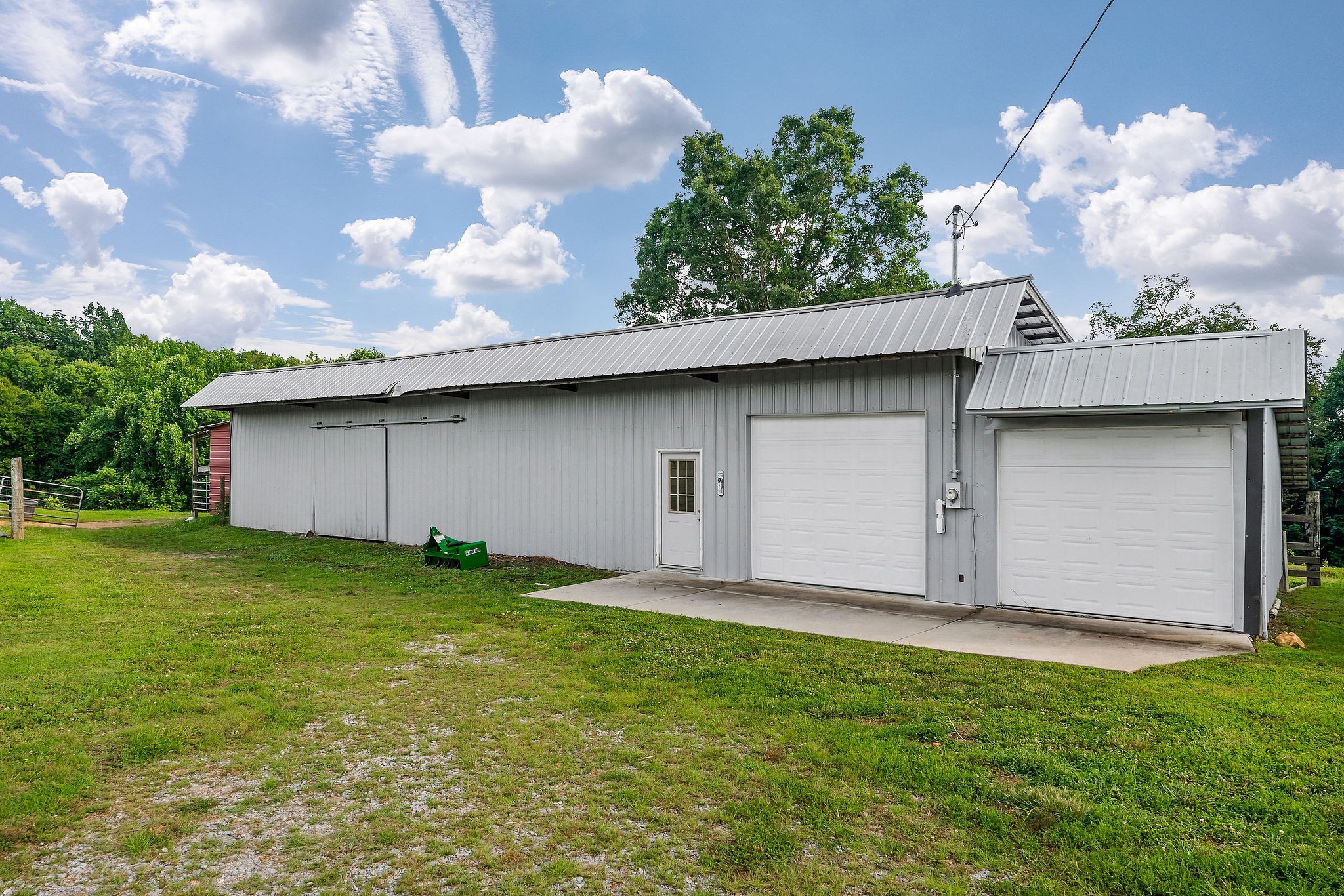 227 B A R Road Baxter, TN 38544 - Photo 31 of 52 a backyard of a house with lots of green space