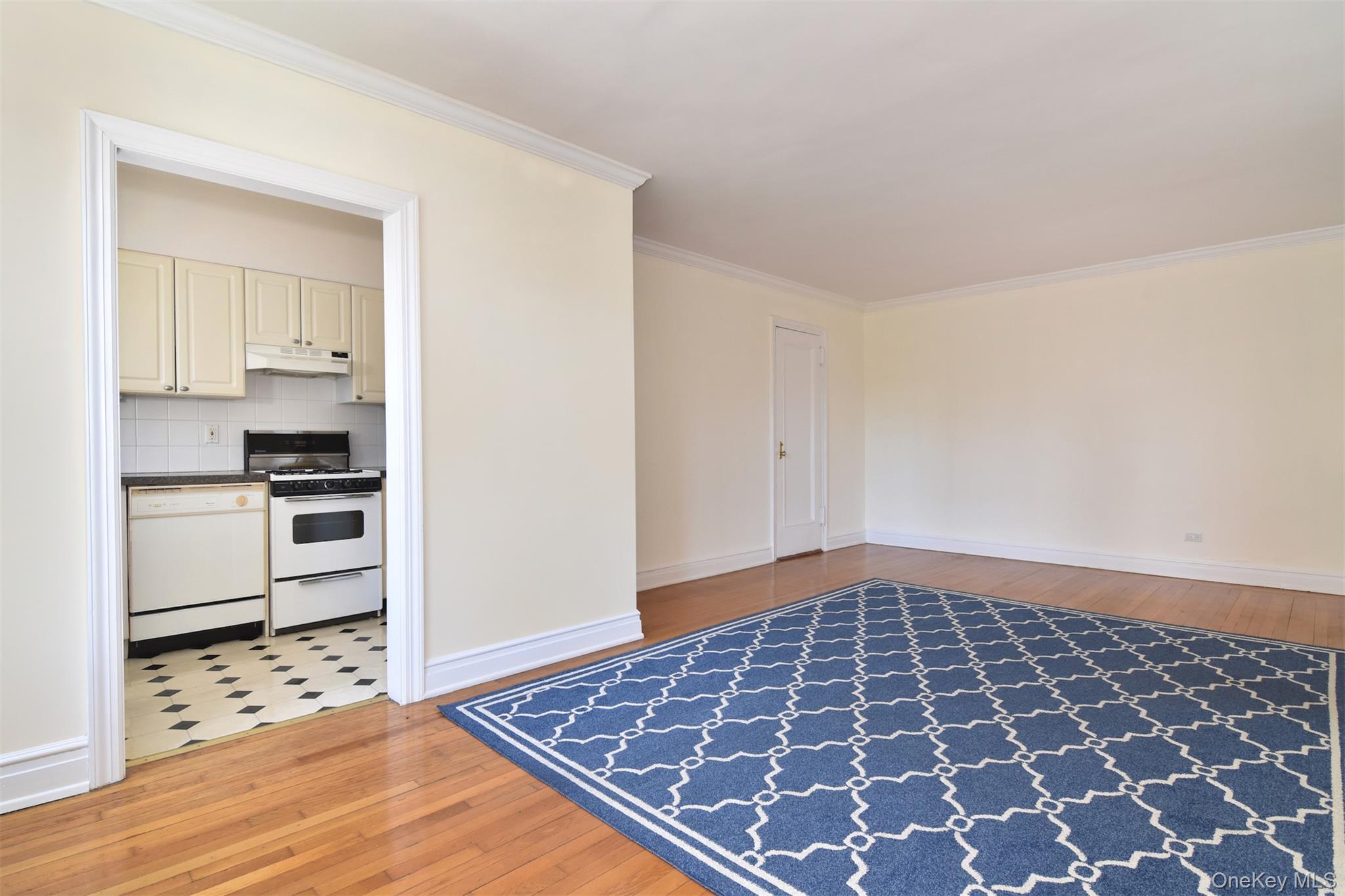 280 Bronxville Road, Unit 5W Bronxville, NY 10708 - Photo 5 of 14 The living/dining room leads directly to the kitchen.