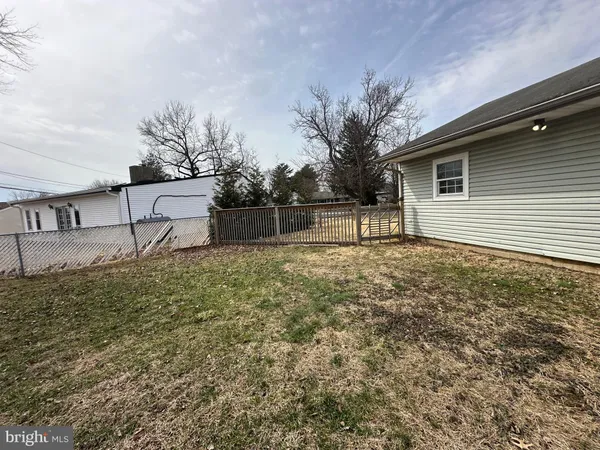 a view of house with backyard and trees