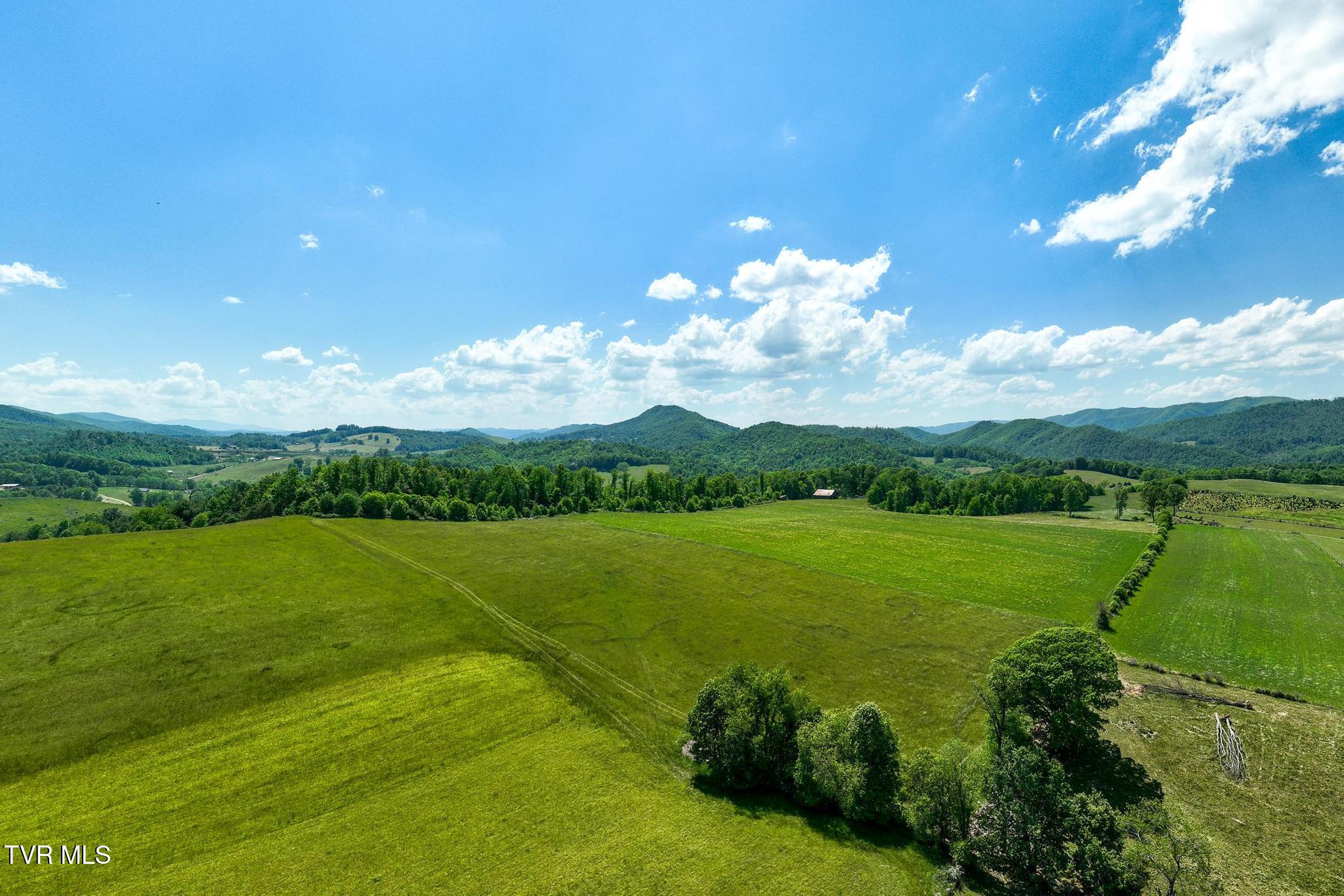 517 Mill Creek Road Mountain City, TN 37683 - Photo 18 of 52 517 Mill Creek Road (21 of 52)