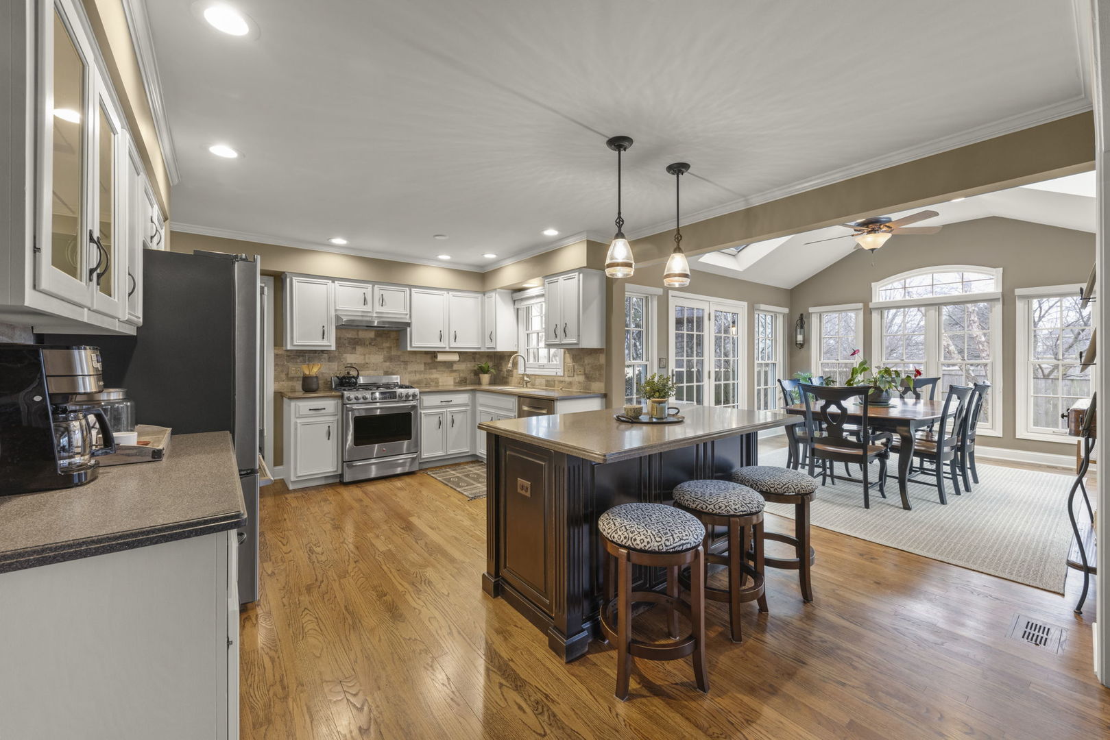 1698 Ithaca Drive Naperville, IL 60565 - Photo 6 of 36