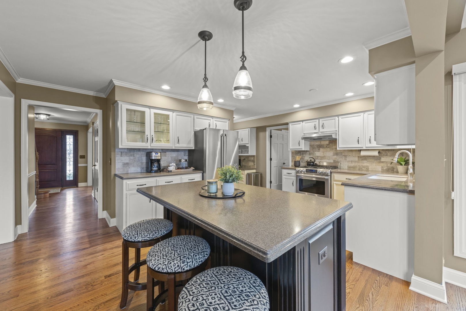 1698 Ithaca Drive Naperville, IL 60565 - Photo 8 of 36