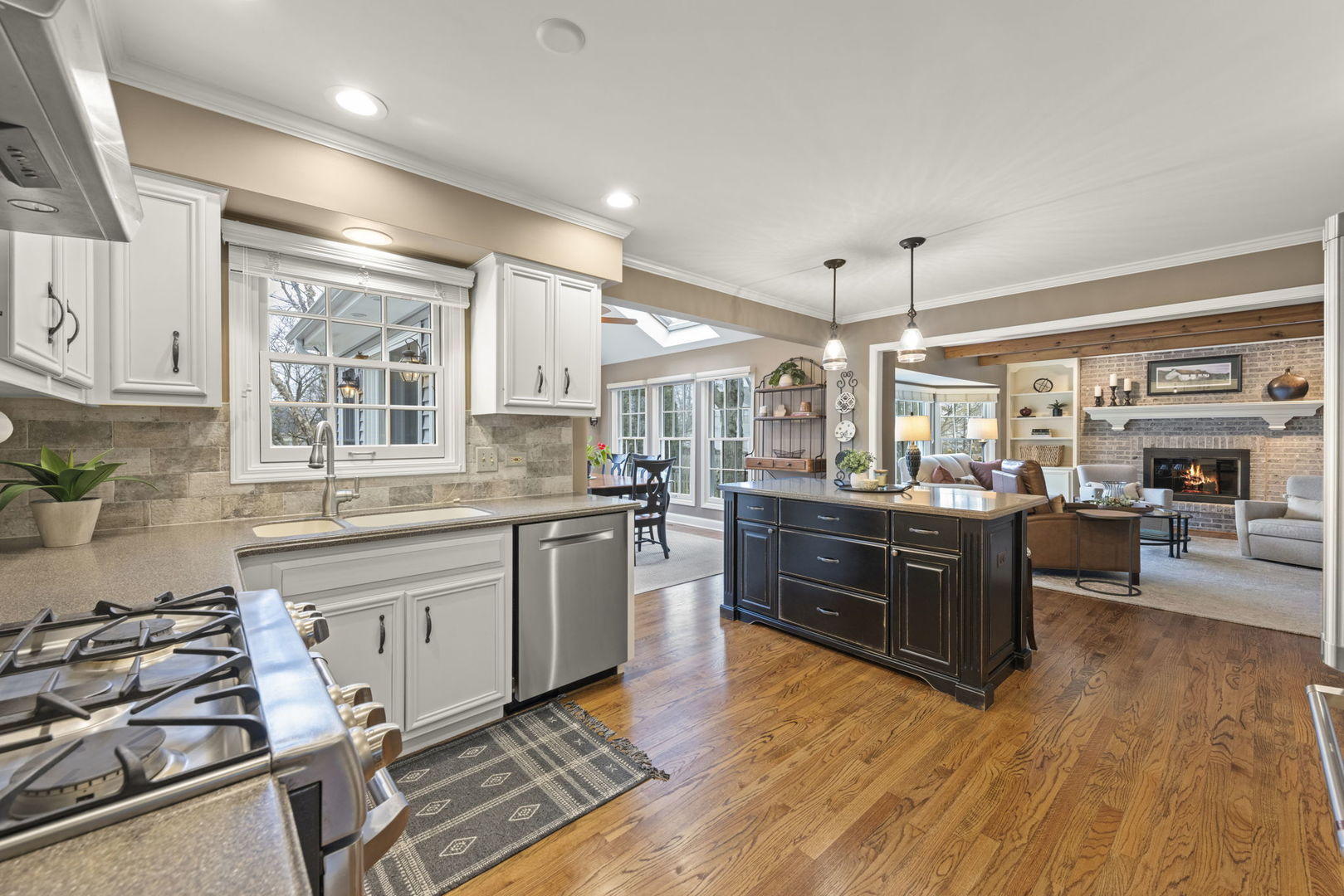 1698 Ithaca Drive Naperville, IL 60565 - Photo 10 of 36