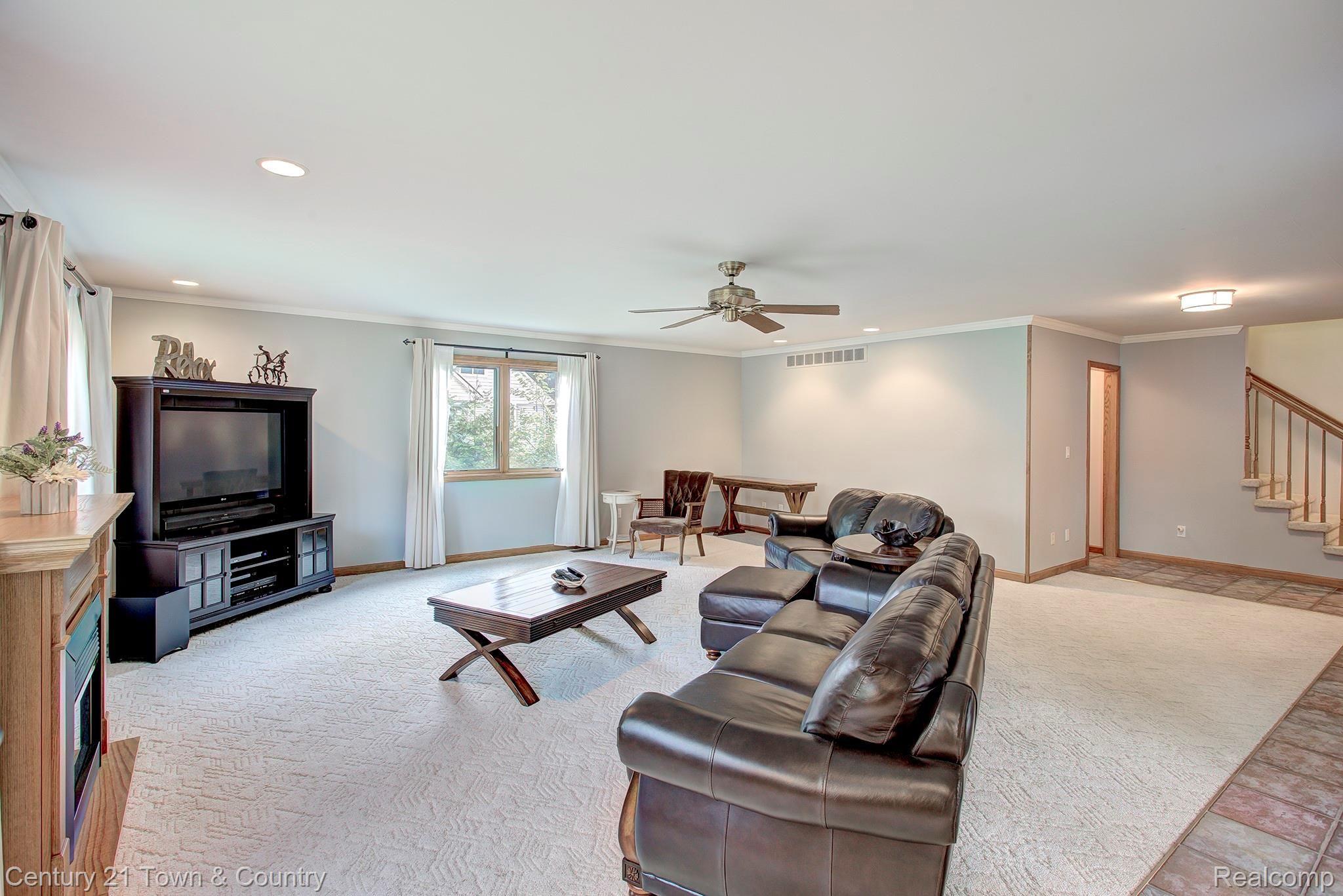 3356 Center Road Highland, MI 48357 - Photo 19 of 37 21.jpg