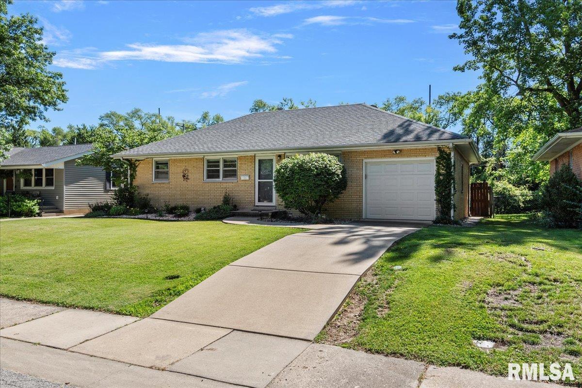 9 Nottingham Road Springfield, IL 62704 - Photo 2 of 34