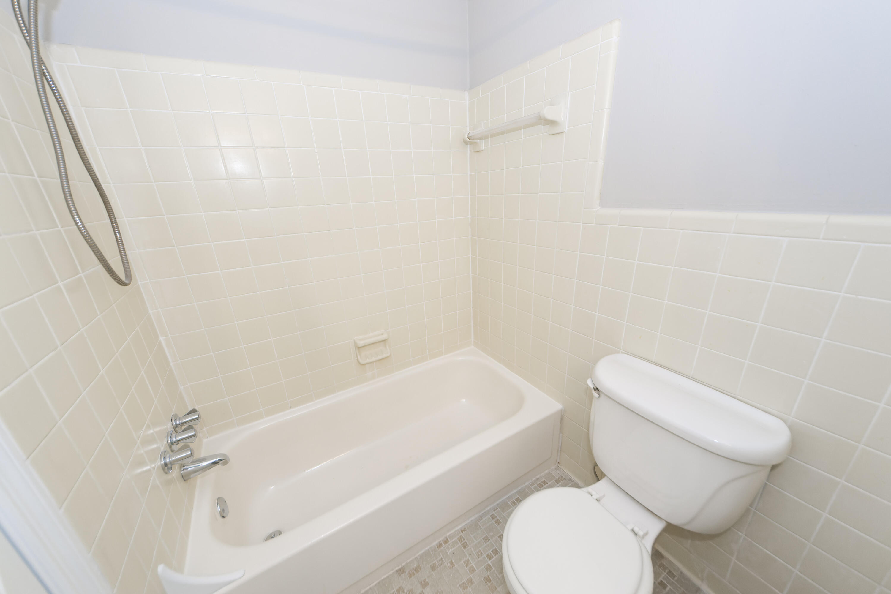 11 Kenilworth Road Goose Creek, SC 29445 - Photo 18 of 32 Full Bath