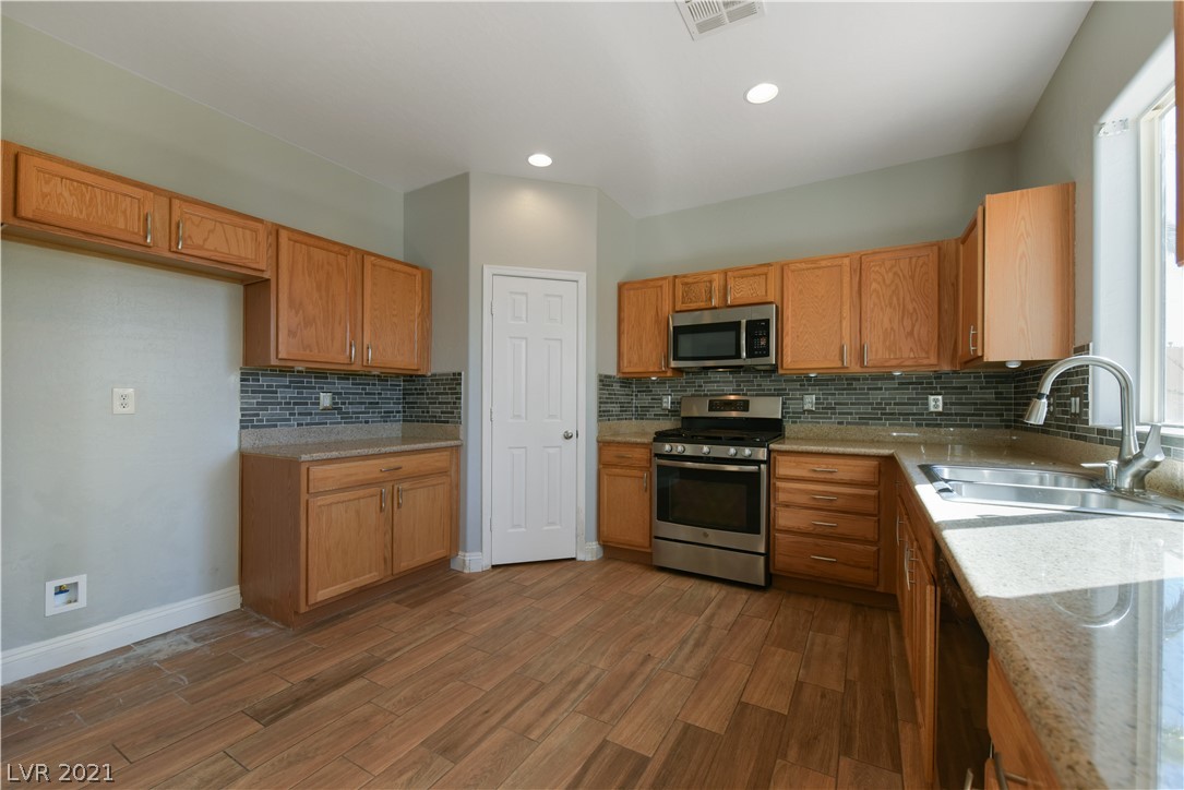 2775 Invermark Street Henderson, NV 89044 - Photo 12 of 33