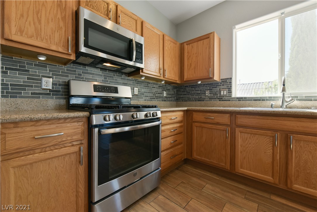 2775 Invermark Street Henderson, NV 89044 - Photo 10 of 33