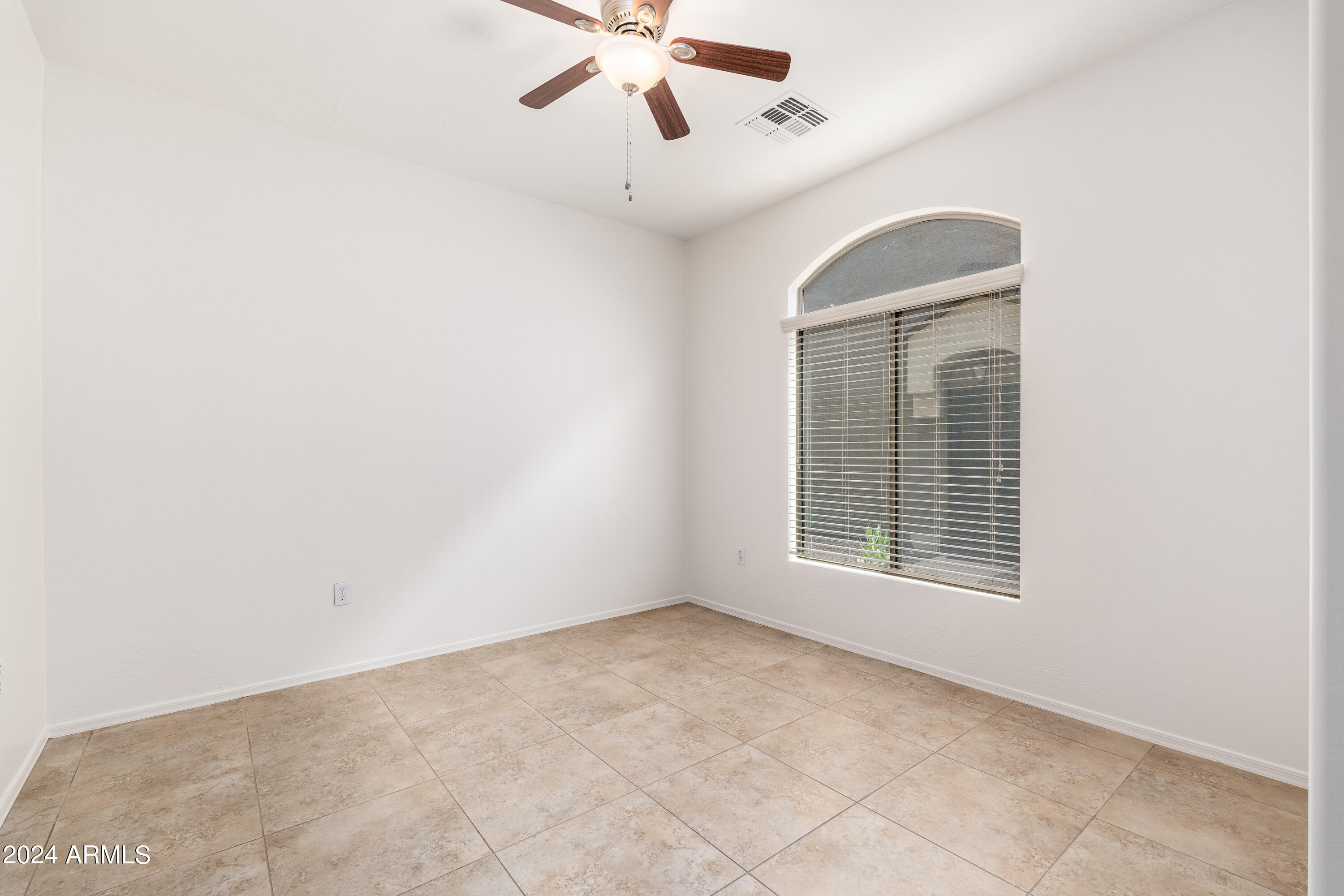 2150 East Bell Road, Unit 1045 Phoenix, AZ 85022 - Photo 18 of 41 2150 E Bell Rd UNIT 1045 - 17