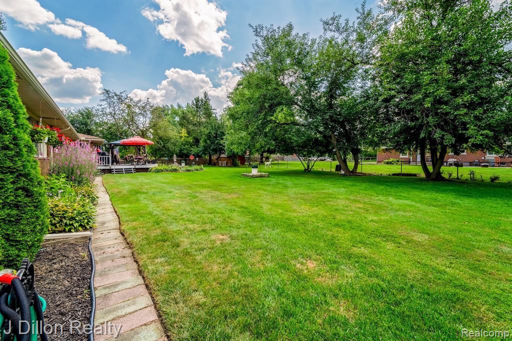 26275 Graham Road Redford, MI 48239 - Photo 7 of 78 Gallery Image 7