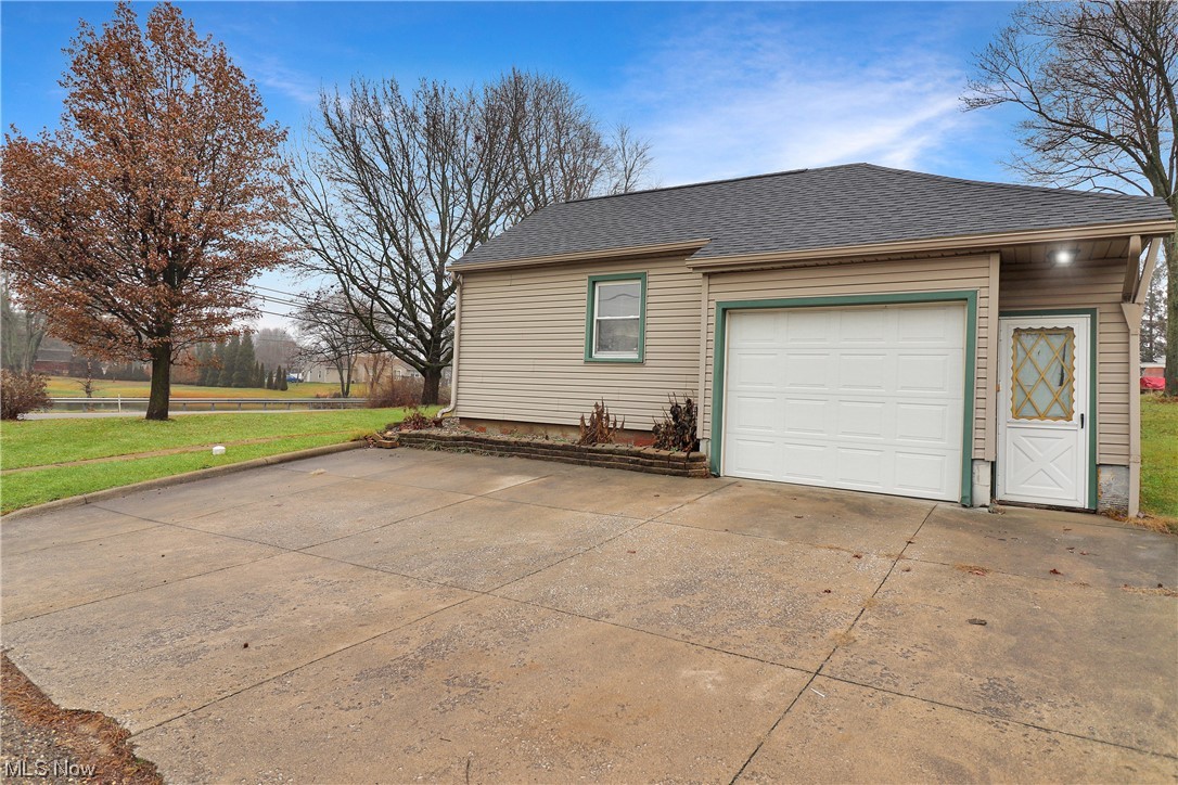 7020 Navarre Road Southwest Massillon, OH 44646 - Photo 3 of 22