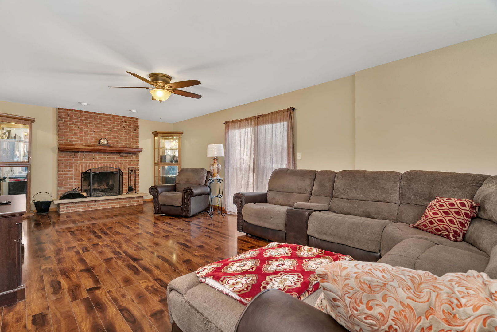 605 High Grove Drive Minooka, IL 60447 - Photo 17 of 42 a living room with furniture and a fireplace