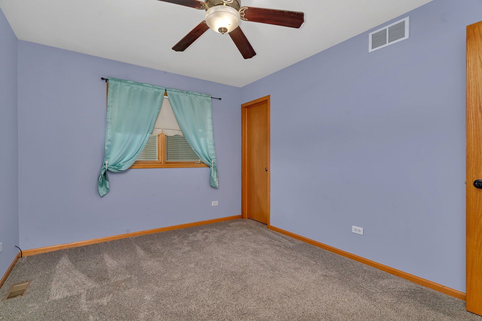 605 High Grove Drive Minooka, IL 60447 - Photo 26 of 42 a view of an empty room