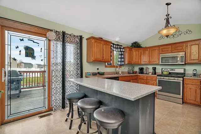 $389,900 | 605 High Grove Drive, Minooka, IL 60447