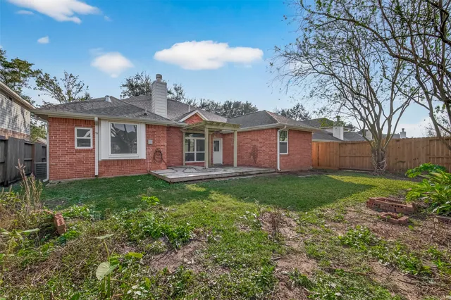a view of a house with yard and a tree