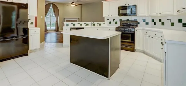 $2,350 | 902 Norfolk Drive, Pearland, TX 77584