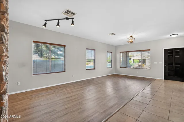 $3,400 | 939 East Sourwood Drive, Gilbert, AZ 85298