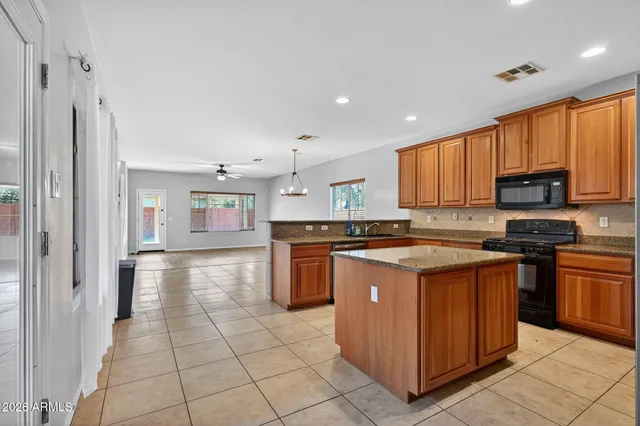 $3,400 | 939 East Sourwood Drive, Gilbert, AZ 85298