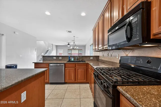 $3,400 | 939 East Sourwood Drive, Gilbert, AZ 85298