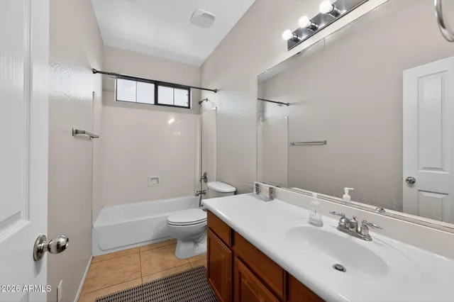 $3,400 | 939 East Sourwood Drive, Gilbert, AZ 85298